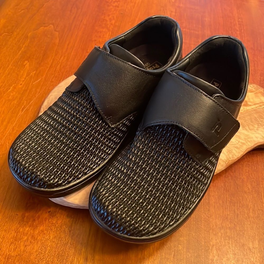Propet Sylvi Shoes - 6.5 M